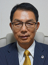年次大会委員長 L 山田 康成